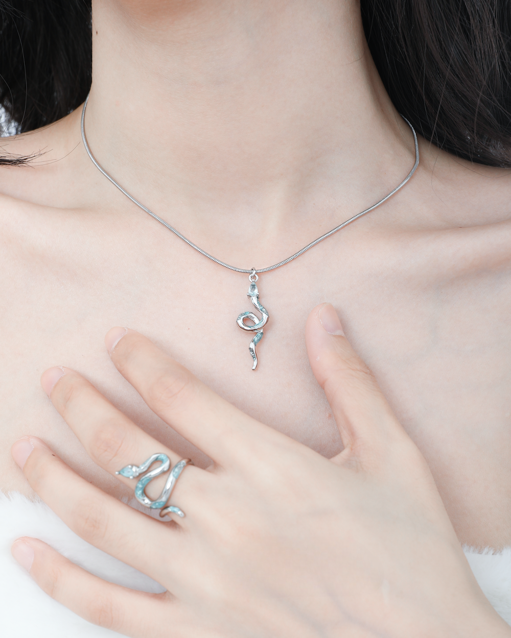 Frozen Snake Necklace02