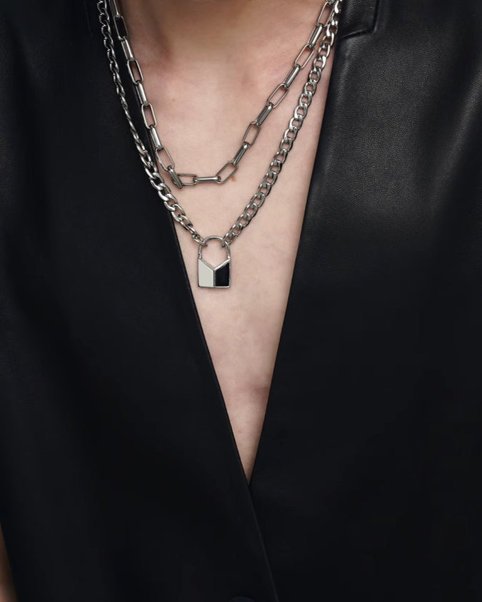 Interlock Chain Reaction Layer Necklace 01