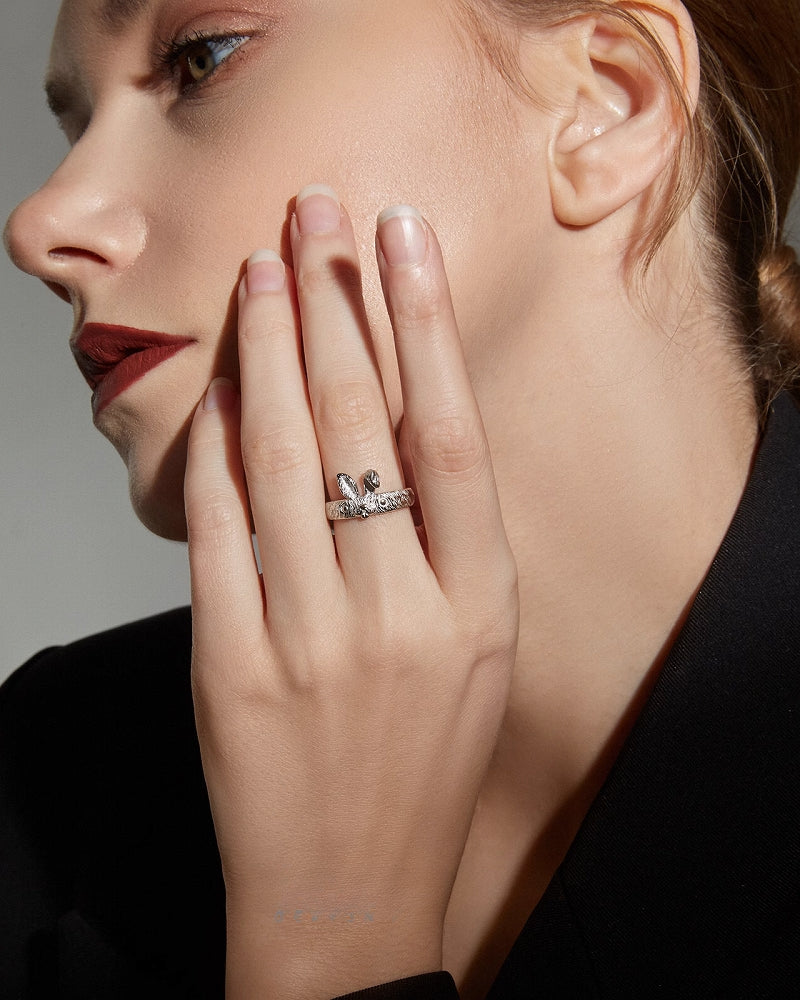 Minimalist Rabbit Ring