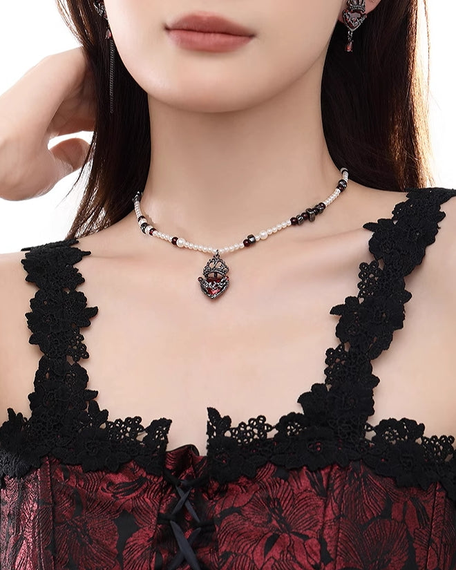 Dark Heart Crown Pearl Necklace