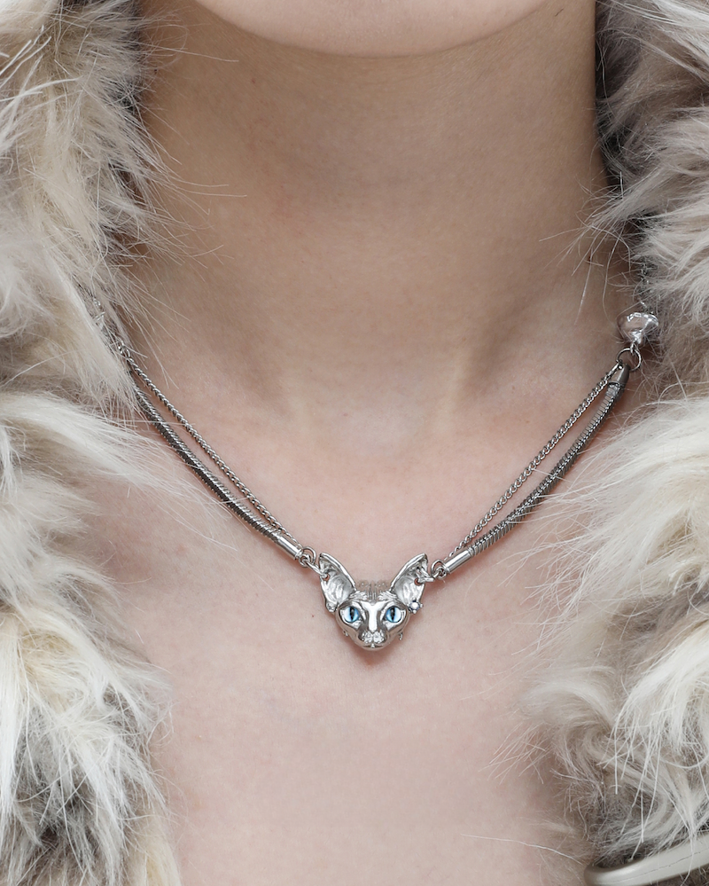 Peek Into The Cat Necklace01