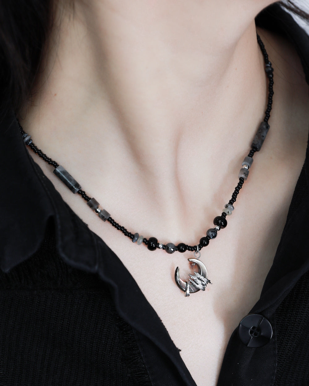 Dark Moon Necklace01